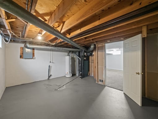 apartment with Unfinished Basement