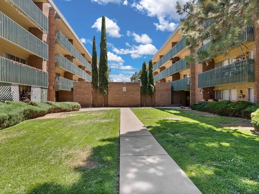 sunny courtyard area at apartment in Albuquerque