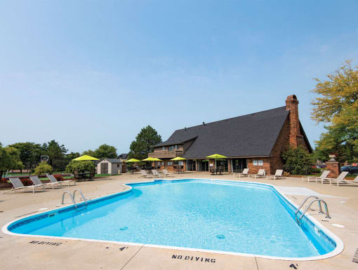 Swimming Pool at Fox Hill Glens apartments