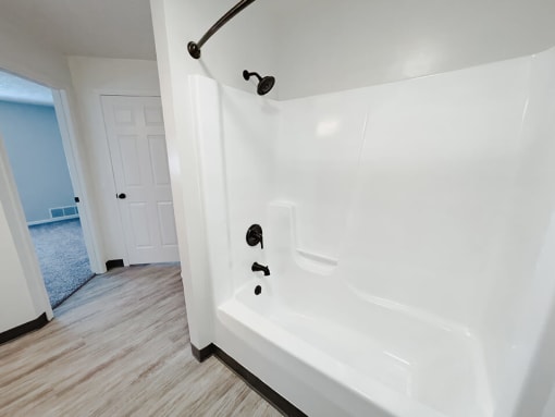 spacious full-bathroom at huntington glen apartments