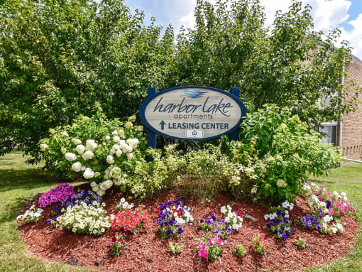Harbor Lake Apartments welcome sign