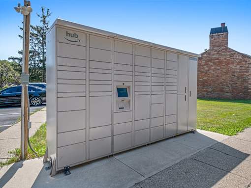 A small white building with the word Hub on it.