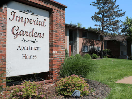 welcome sign for Imperial Gardens Apartment Homes