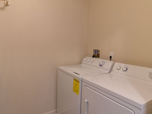 Full size washer/dryer in Fenton MI apartments