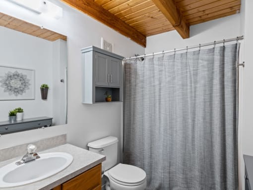 full bathroom with tub at mountaineer village apartments