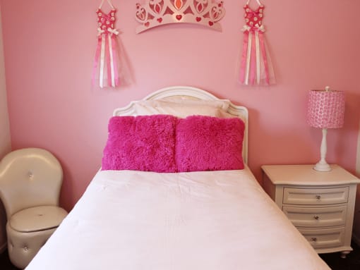 bedroom in 2 bedroom apartment