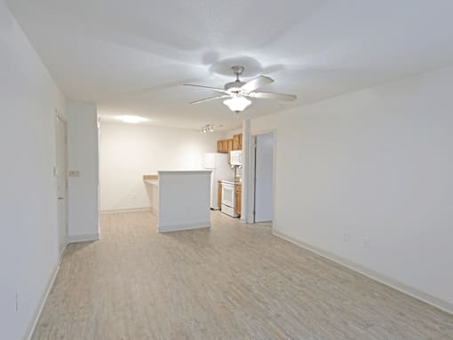 A room with a ceiling fan and lighting fixture.