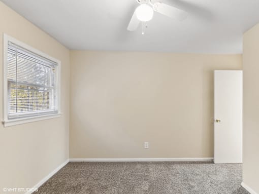 bedroom with a ceiling fan and carpeting