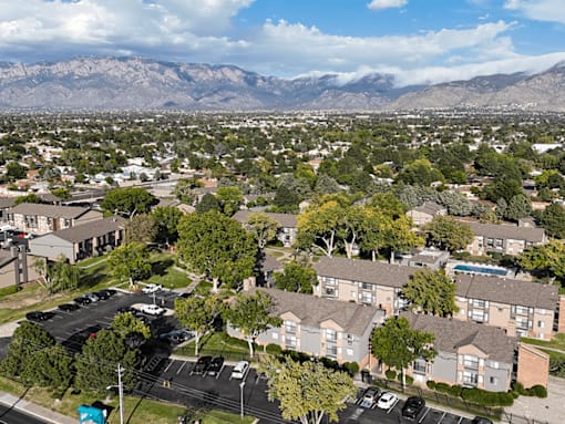 A residential area with houses and a mountain range in the background.