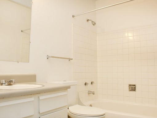 full bathroom at village green apartments