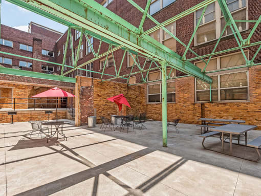 apartment complex with Outdoor Grilling Area