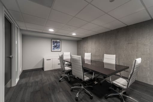 Conference room at Lakeview 3200 Apartments, Chicago, 60657