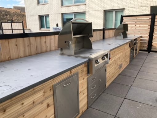 New outdoor BBQ area at Lakeview 3200 Apartments, Illinois