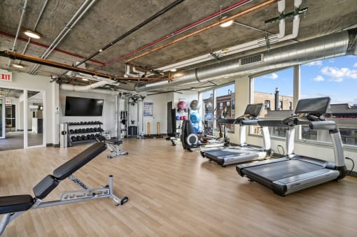 a workout room with treadmills at Lakeview 3200 Apartments, Illinois