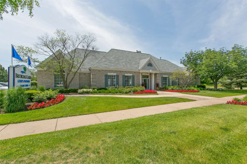 Walk trail1 at Brookdale Lakes, Illinois, 60563