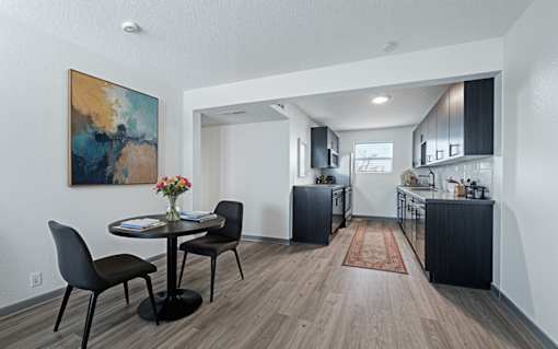 The Canvas one and two bedroom apartments Nashville dining room with a round table and chairs.