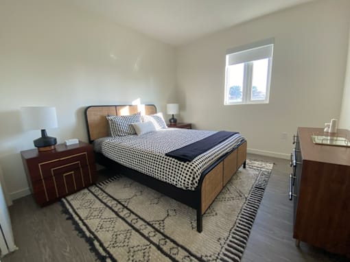 Fusion Hollywood (Alta Ink) bedroom with a bed, nightstand, and rug.