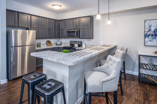 Arbors at Turnberry pet friendly apartments and townhomes Pickerington, Ohio large kitchen, wood style flooring, stainless steel appliances, cabinet space