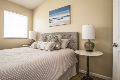 Arbors at Turnberry Apartments Pickerington Ohio Pet Friendly Updated Modern Bedroom, natural light