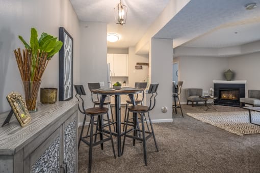 Arbors at Turnberry pet friendly apartments and townhomes Pickerington, Ohio spacious living room with a kitchen and dining area