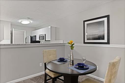 Patchen Oaks Apartments - Dining Area