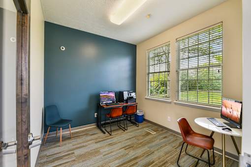 Patchen Oaks Apartments - Business Center
