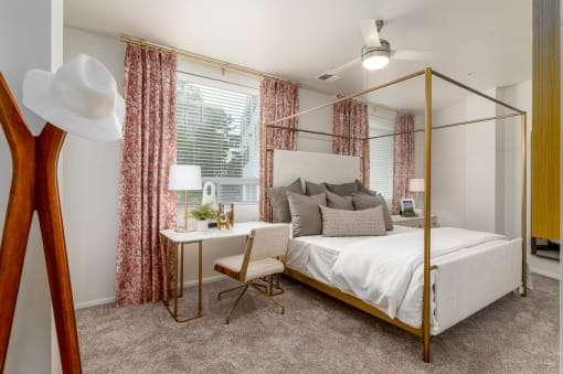 bed room at the Flin