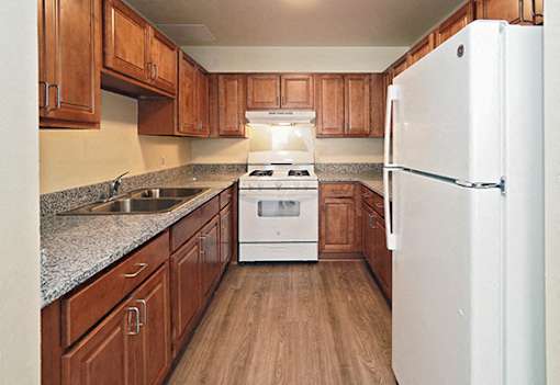 Parkside Houses – Kitchen – Dining Room - Efficient Appliances Included - Gas Range - Energy Efficient Refrigerators - 24 Hour Emergency Maintenance - Ask for a Tour – Internet and Cable Ready - Extra