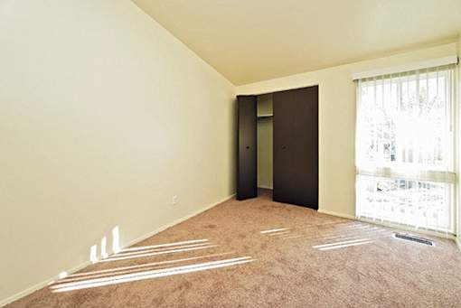 Parkside Houses - One to Four-bedroom, One to One and a Half-Bath Units – Amherst, NY – Williamsville North School District – Carpeting and Vinyl Plank Flooring – Master – Master Bath – Closets – Extr