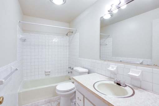 Sundridge Apartments – Bathroom – Master Bathroom - On-Site Laundry - 24 Hour Emergency Maintenance – Ask for a Tour - Extra Storage – Pet Friendly