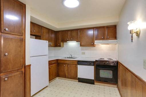 Sundridge Apartments – Kitchen - Dining – Efficient Appliances Included – Dishwasher - Electronic Thermostat – Storage - Electric Range - 24 Hour Emergency Maintenance – Basic FIOS Internet Included -