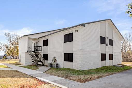 Exterior View with Green backyard at Mammoth at the Orchard Apartments, Arkansas, 72756