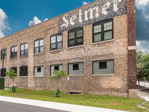 A brick building with the word "Seimer" on it.