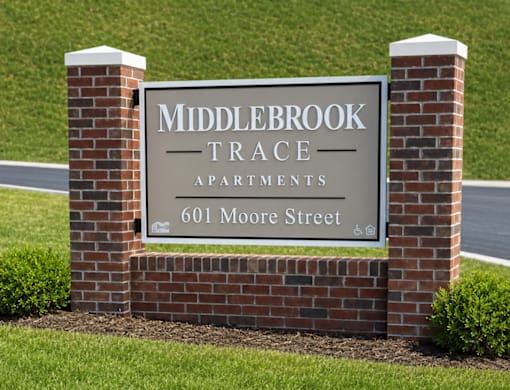 A sign for Middlebrook Trace Apartments at 601 Moore Street.