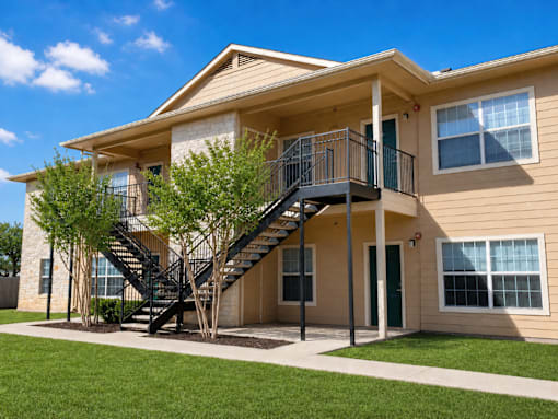 A modern house with a balcony and a staircase.