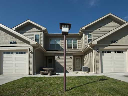 A house with the number 1426 on the side.