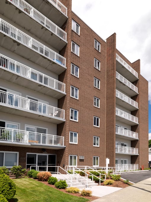 Exterior View of  Jaclen Tower Apartments in Beverly, MA.