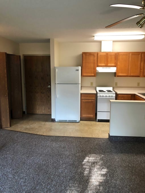 Kitchen Area with Full Appliances at Edinlake Apartments, Edinboro Pennsylvania