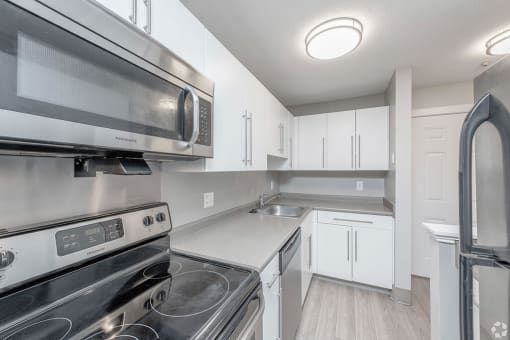 Fully Applianced Kitchens  at Station Pointe Apartments, Mansfield