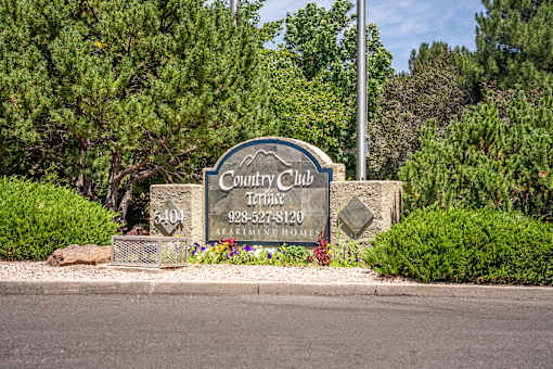 A sign for the Country Club in Flagstaff, Arizona.
