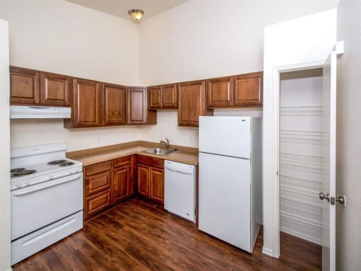 Fully Furnished Kitchen at Rio Verde Apartments, Cottonwood, AZ