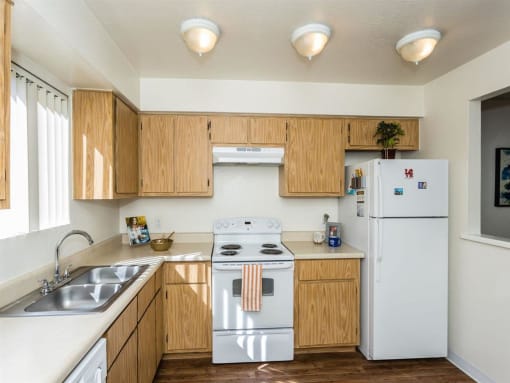 Modern Kitchen With Custom Cabinet at University Square Apartments, Arizona, 86001
