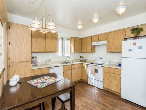 Fully Equipped Kitchens And Dining at University Square Apartments, Flagstaff, AZ