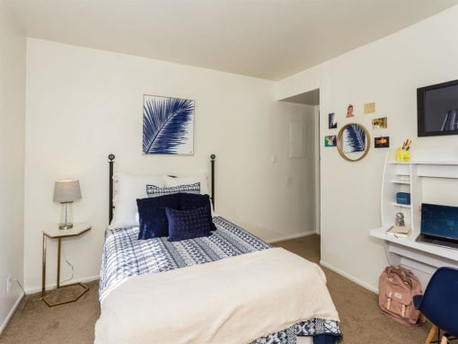 Spacious Bedroom With Comfortable Bed at University Square Apartments, Flagstaff, AZ, 86001