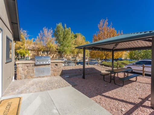 Picnic Area With Grilling Facility at University Square Apartments, Arizona, 86001