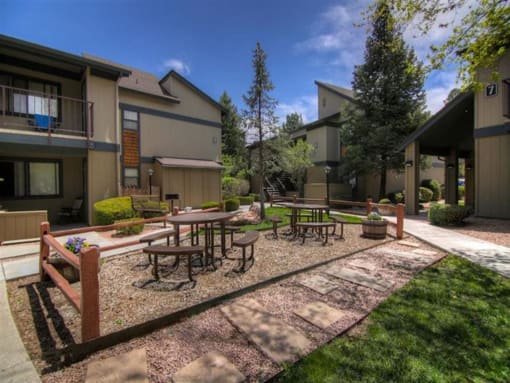 Courtyard Sitting Area at University Square Apartments, Flagstaff