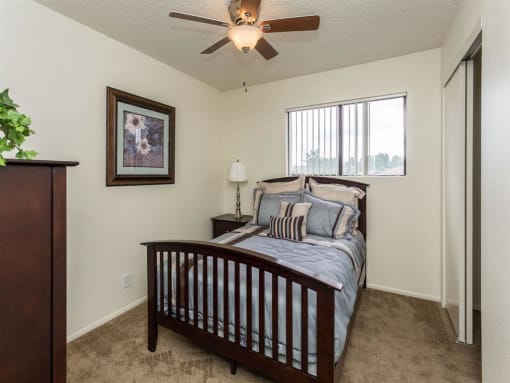 Bedroom With Ceiling Fan at Country Club Meadows Apartments, Flagstaff, AZ, 86004