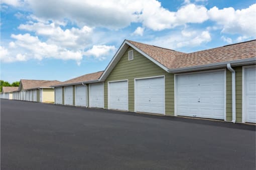 Available Storage Garages at Canebrake Apartment Homes, Shreveport, Louisiana