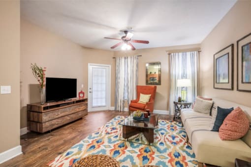 Living Room with Television at Quail Ridge Highlands Apartment Homes, Bartlett, Tennessee