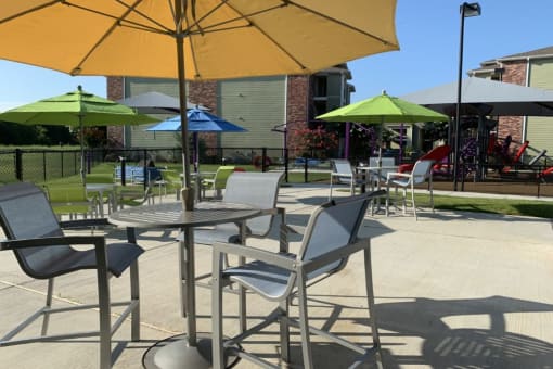 Outdoor Seating Area at Canebrake Apartment Homes, Shreveport, LA